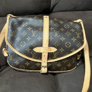 Louis Vuitton Saumur